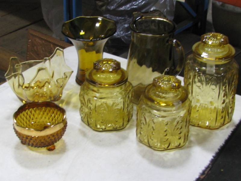 lot 64 image: Amber Glassware