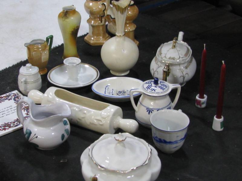 lot 66 image: Pottery & China