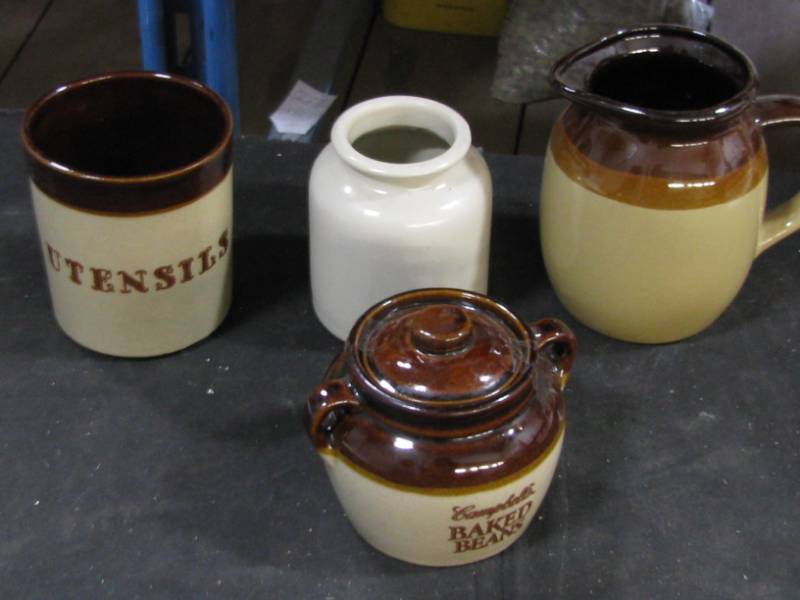 lot 67 image: Crockery