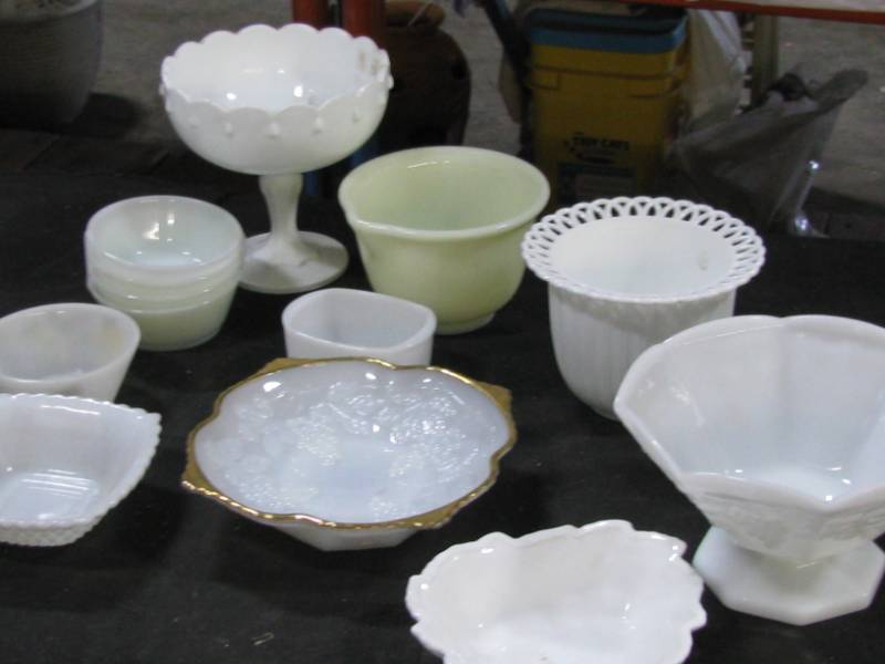 lot 70 image: Milk Glass