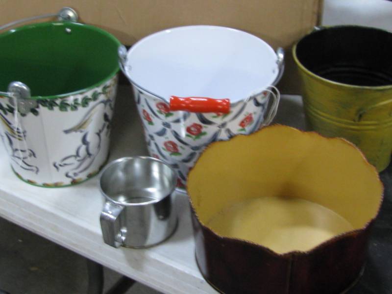lot 71 image: Enamelware