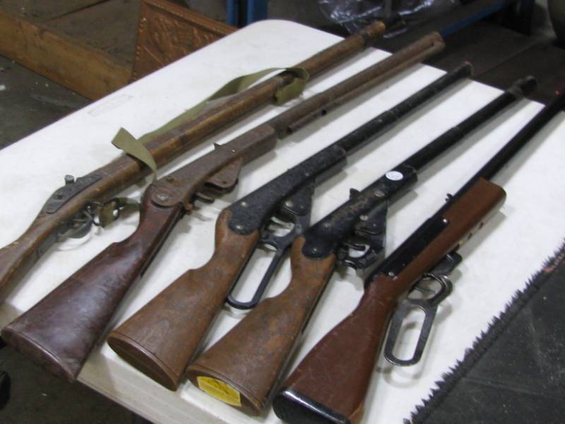 lot 76 image: BB Guns