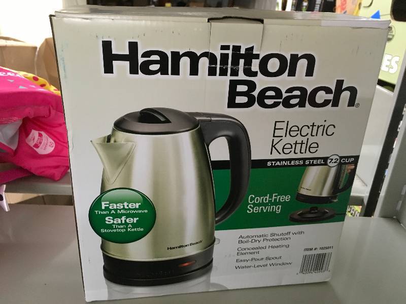 lot 15 image: Hamilton Beach Electric Kettle, Retail $19.99