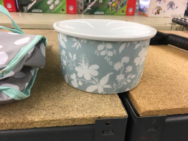 lot 68 image: Food Storage Bowl, Retail $9.99