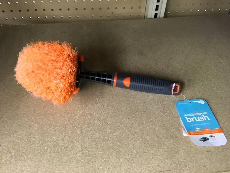 lot 138 image: My Ride Multi purpose Brush, Retail $10.99