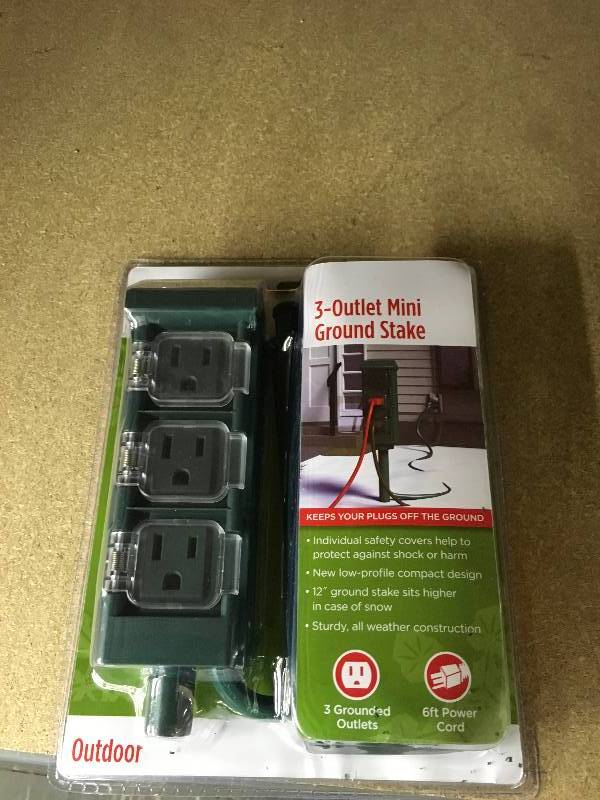 lot 139 image: Westinghouse 3 Outlet, Outdoor Mini Ground Stake, Retail $10.99