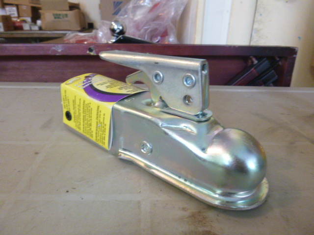 lot 10 image: NEW 1 78 Coupler