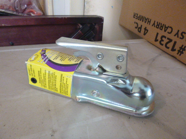lot 11 image: NEW 1 78 Coupler