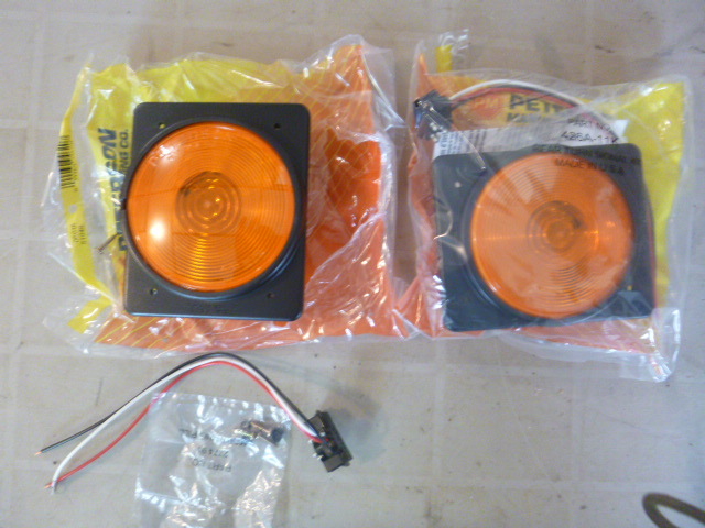 lot 58 image: 2 PM Rear Turn Signal Kit Lights