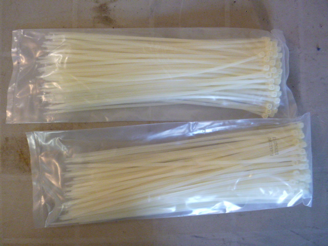 lot 129 image: 2 Bags of Cable Ties