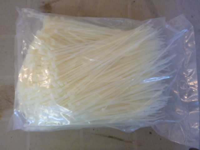 lot 132 image: Bag of Cable Ties