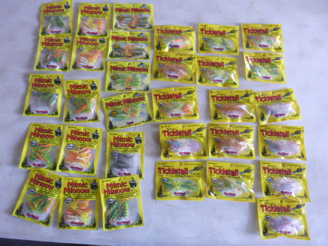 lot 179 image: 32 Soft Baits