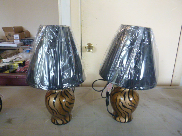 lot 143 image: 2 Table Lamps