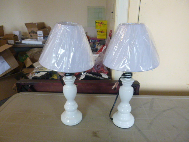lot 147 image: 2 Table Lamps