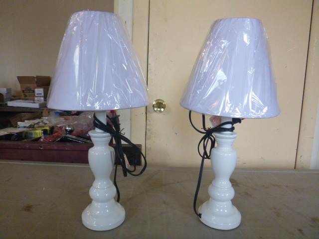 lot 148 image: 2 Table Lamps