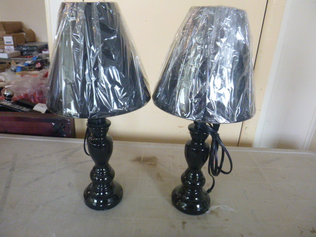 lot 150 image: 2 Table Lamps