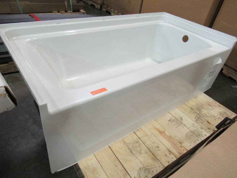 lot 206 image: Sterling Ensemble 5 ft. Right Drain Bathtub in White, 71171120-0 - Cracked