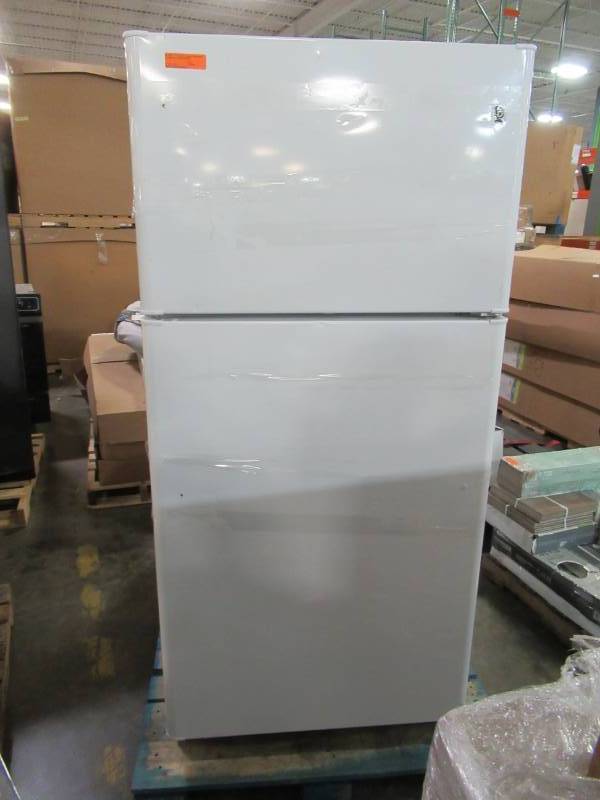 lot 27 image: GE 20.8-cu ft Top-Freezer Refrigerator (White) GTS21FGKWW - Missing Some Pieces