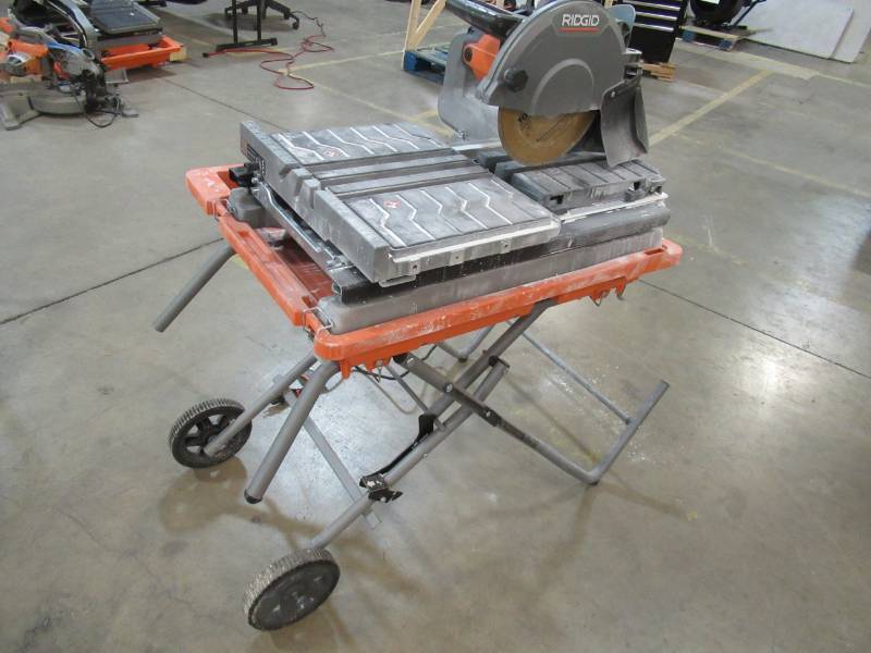 lot 61 image: RIDGID 10 in. Wet Tile Saw with Stand, R4092 - USED