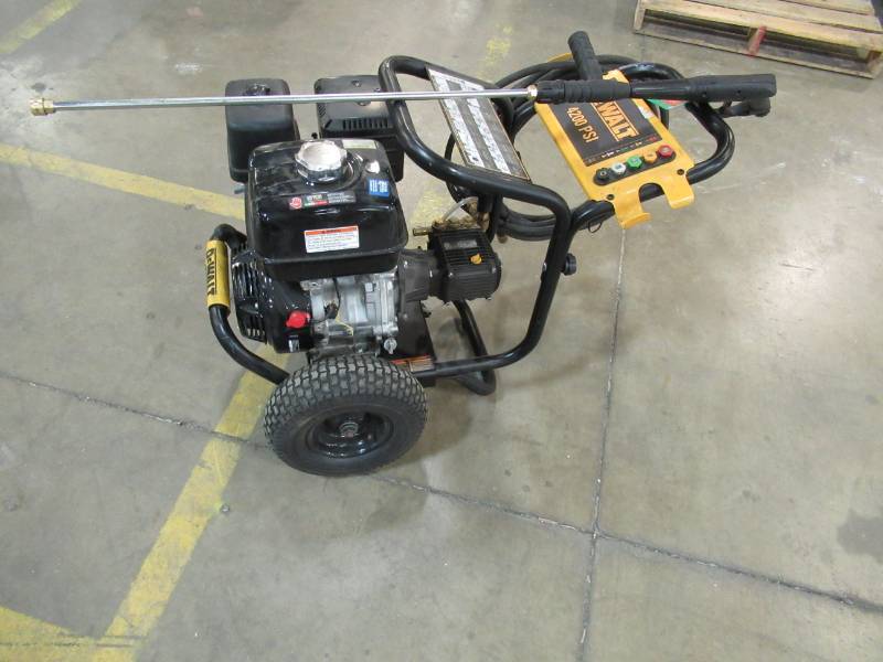 lot 69 image: DEWALT Honda GX390 4,200 PSI 4 GPM Gas Pressure Washer DXPW4240