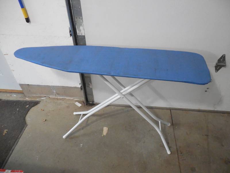FOLDING IRONING BOARD