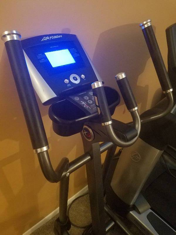 lot 3 image: Life Fitness X3 Elliptical.