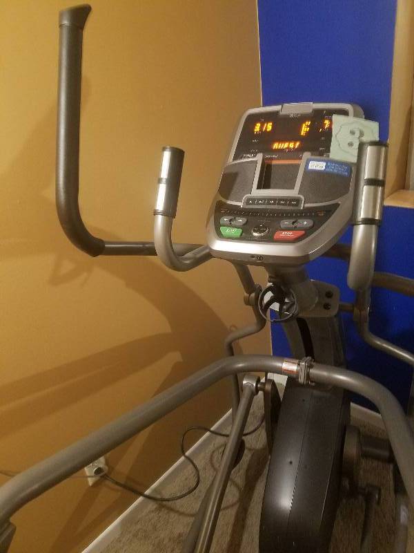 lot 4 image: AFG 18.1 Elliptical Accent Trainer with incline