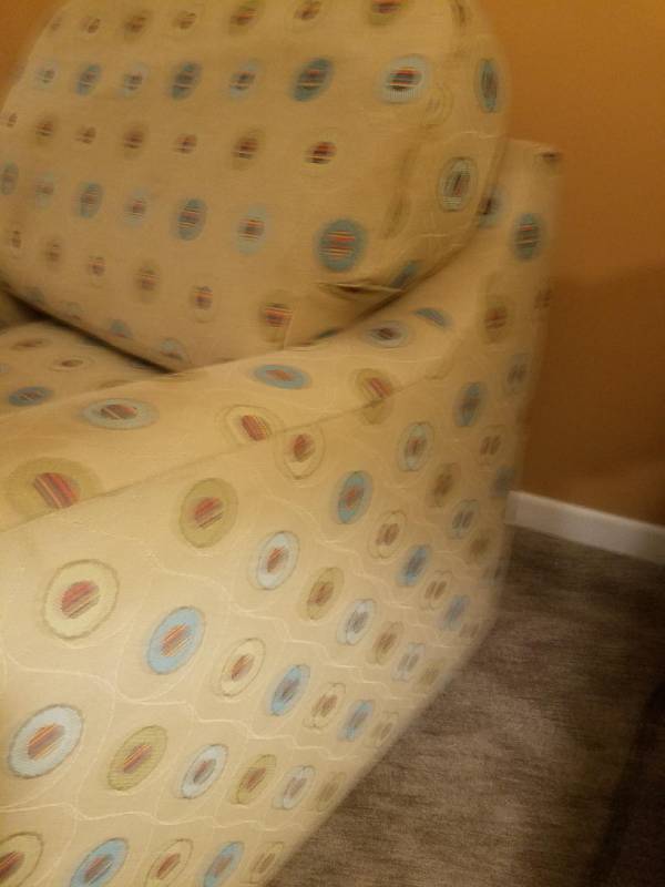 lot 26 image: Flexsteel Pattern Arm Chair With Ottoman