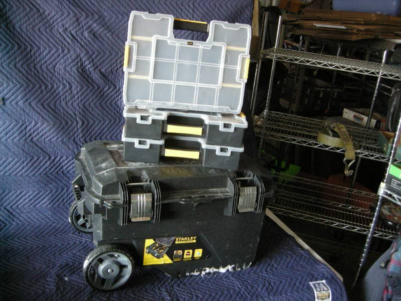 lot 3 image: Stanley Tool Caddy, Organizers