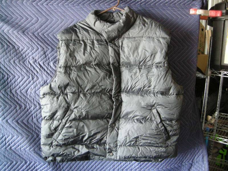lot 6 image: Cabelas Premier Northern Goose Down Vest