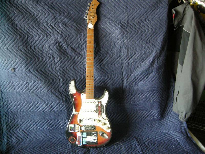 lot 20 image: Harmony Electric Guitar