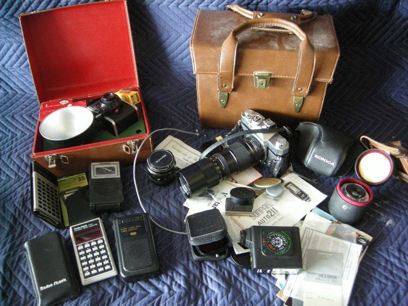 lot 18 image: Vintage Cameras, Electronics, Radios