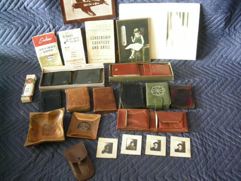 lot 21 image: Vintage Billfolds, Military, Pics