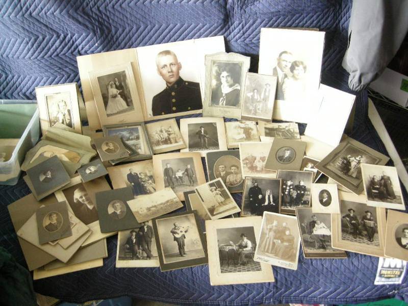 lot 27 image: Vintage - Antique Photos