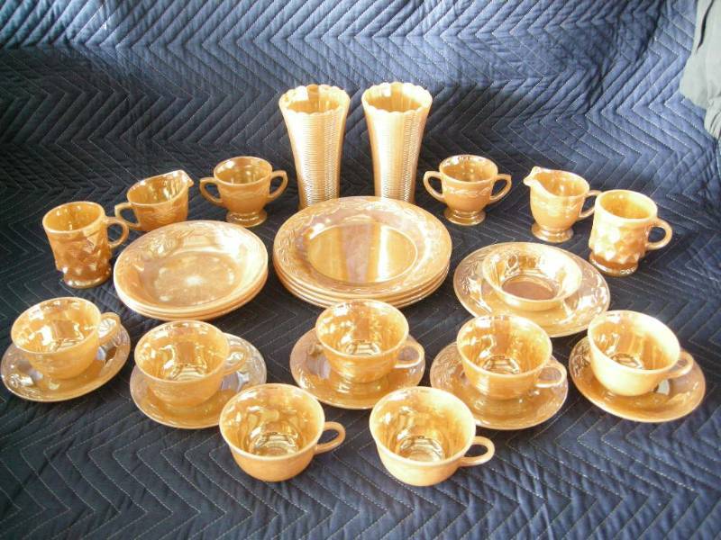 lot 24 image: Vintage Fire King Peach Blossom Dishes