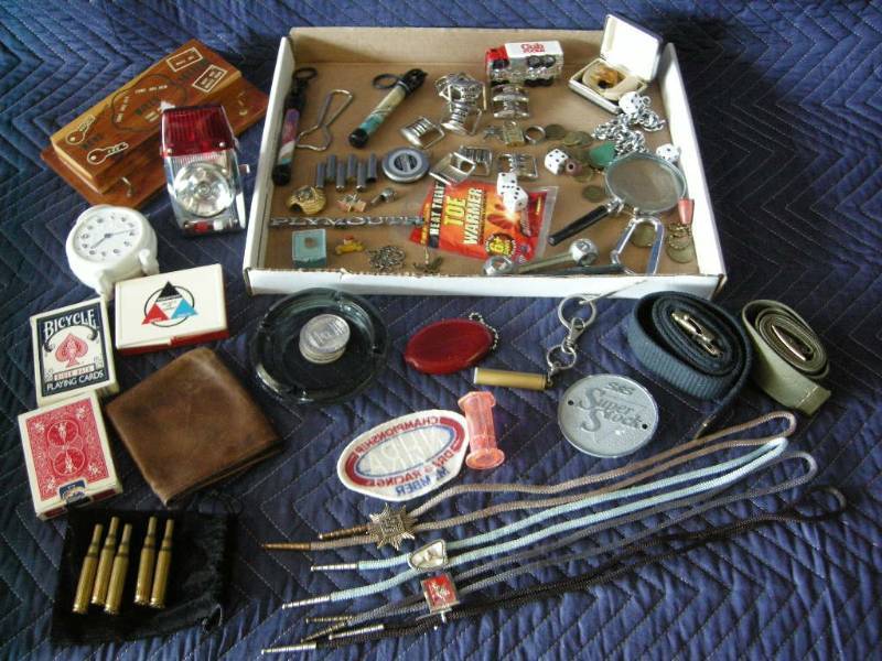 lot 36 image: Vintage Boy Stuff Collectibles