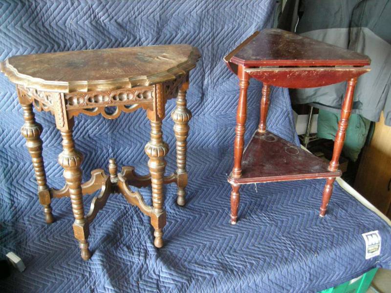 lot 39 image: Small Accent Tables
