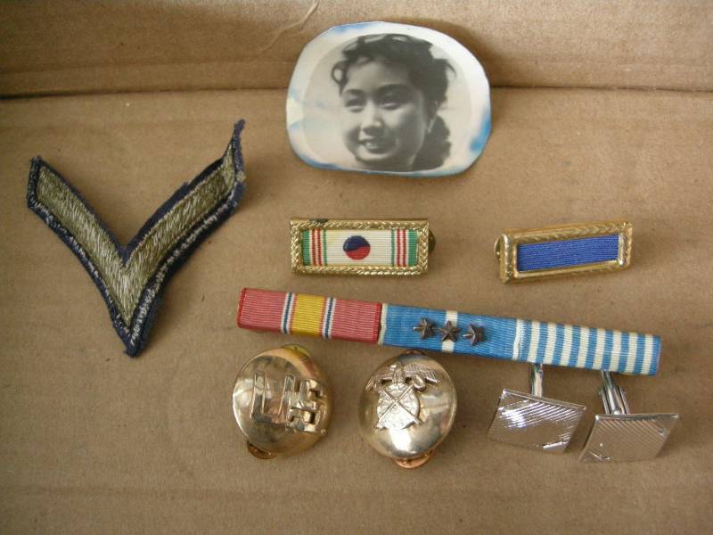 lot 41 image: Vintage U.S. Military Pins