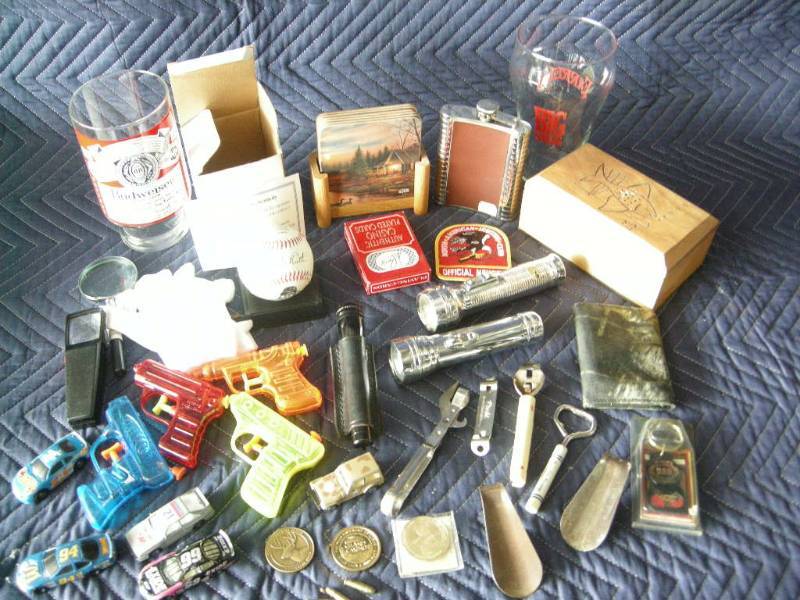 lot 44 image: Guy Stuff Knick-Knacks