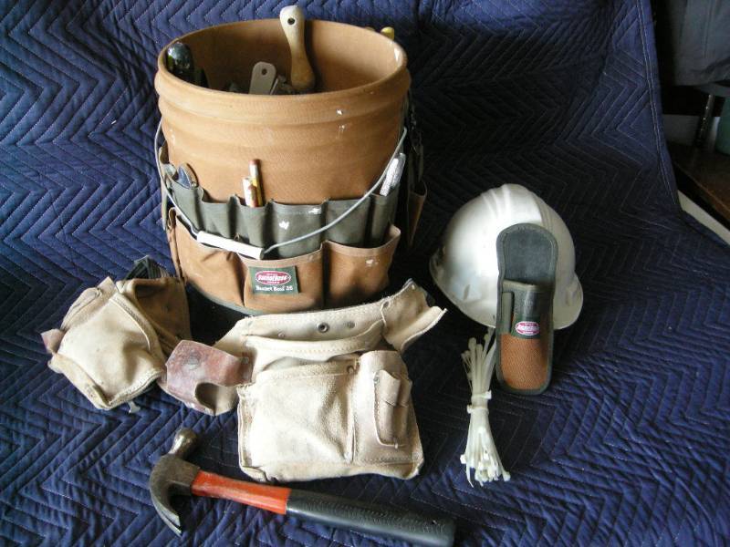 lot 49 image: Bucket Boss 35 with Tools