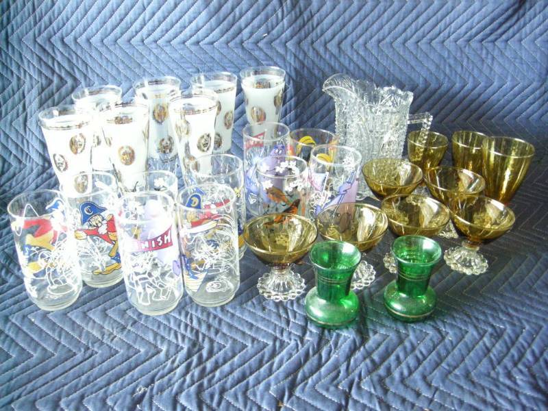 lot 53 image: Vintage Collector Glass
