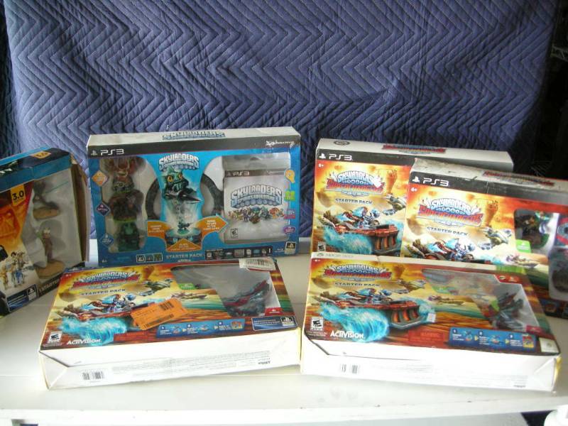 lot 65 image: Group Skylanders SuperChargers - Disney Infinity