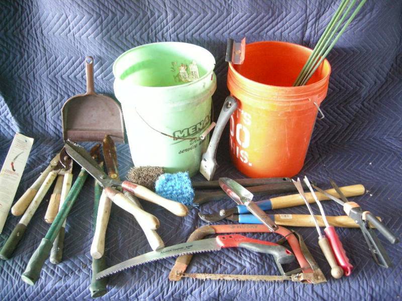 lot 63 image: 2 Buckets Yard Tools