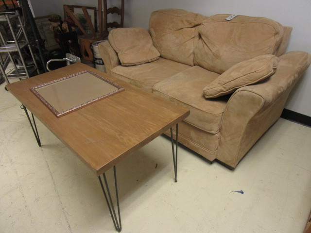 lot 323 image: LOVESEAT  TABLE  FRAME