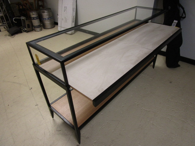 lot 325 image: DISPLAY CASE