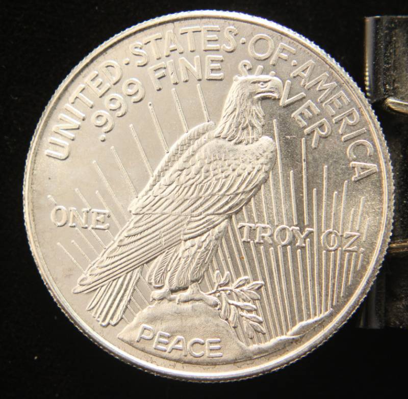 lot 21 image: 1 TROY OZ. .999 FINE SILVER PEACE DOLLAR DESIGN