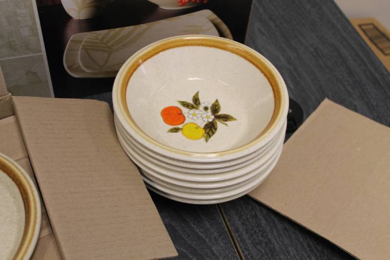 lot 62 image: China Dining Set