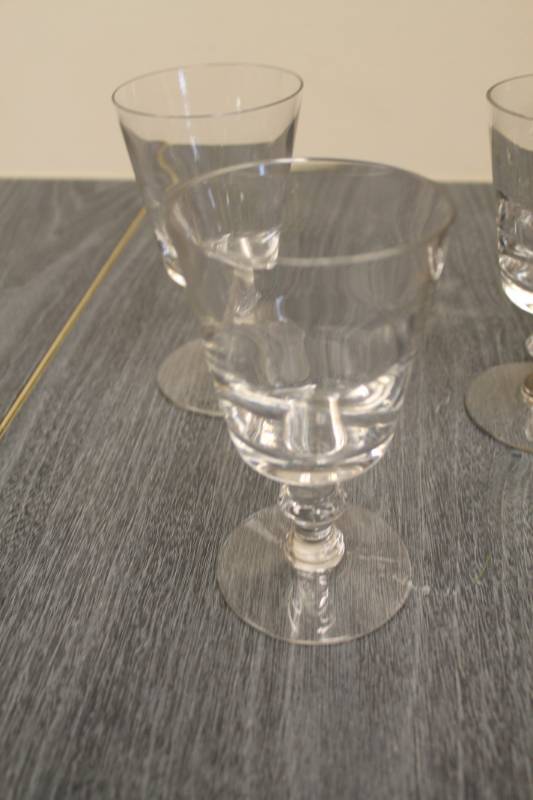 lot 64 image: Cocktail Glasses