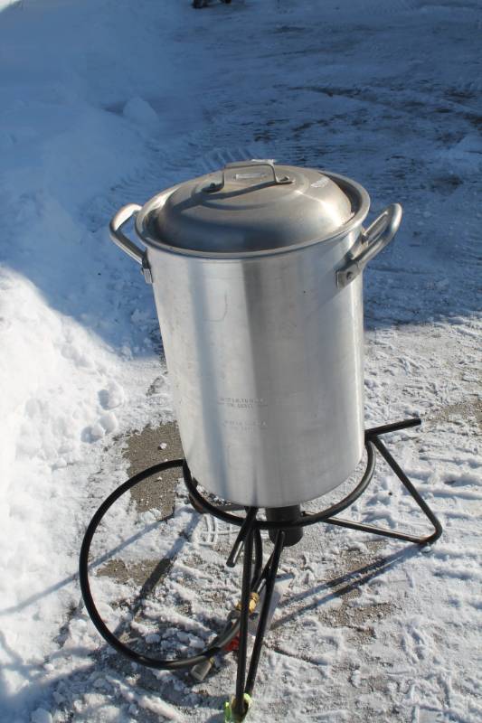 lot 36 image: Turkey Fryer Set