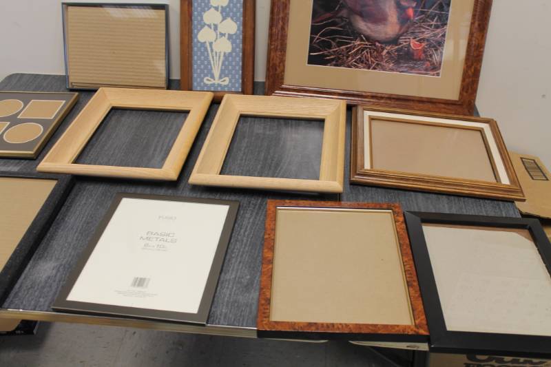 lot 70 image: Picture Frame Different Sizes Lot Of 11 Frames